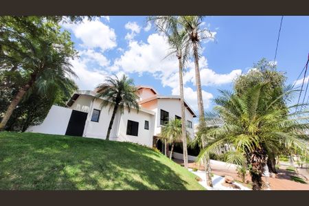 Casa de condomínio para alugar com 410m², 5 quartos e 6 vagas Casa de condomínio para alugar com 410m², 5 quartos e 6 vagasFachada