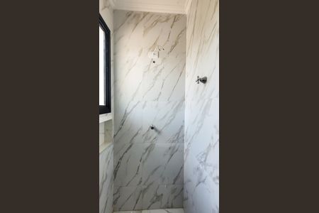 Casa de condomínio para alugar com 410m², 5 quartos e 6 vagas Casa de condomínio para alugar com 410m², 5 quartos e 6 vagasBanheiro da Suíte 2