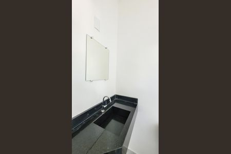 Casa de condomínio para alugar com 410m², 5 quartos e 6 vagas Casa de condomínio para alugar com 410m², 5 quartos e 6 vagasBanheiro da Suíte 2