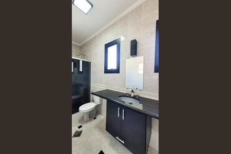 Casa de condomínio para alugar com 410m², 5 quartos e 6 vagas Casa de condomínio para alugar com 410m², 5 quartos e 6 vagasBanheiro Suíte 1