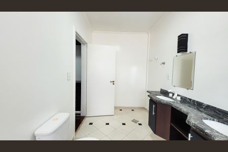 Casa de condomínio para alugar com 410m², 5 quartos e 6 vagas Casa de condomínio para alugar com 410m², 5 quartos e 6 vagasBanheiro Suíte Master
