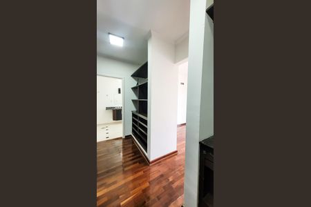 Casa de condomínio para alugar com 410m², 5 quartos e 6 vagas Casa de condomínio para alugar com 410m², 5 quartos e 6 vagasCloset Suíte Master