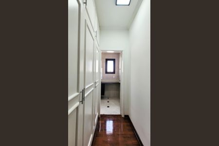 Casa de condomínio para alugar com 410m², 5 quartos e 6 vagas Casa de condomínio para alugar com 410m², 5 quartos e 6 vagasCloset Suíte 1