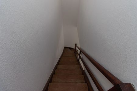 Casa à venda com 136m², 3 quartos e 1 vaga Casa à venda com 136m², 3 quartos e 1 vagaEscada