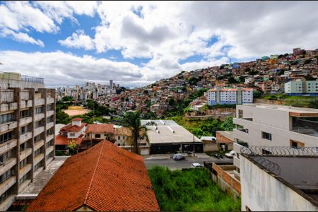Casa à venda com 700m², 4 quartos e 3 vagasVista