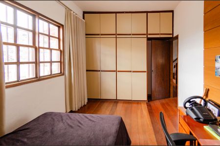 Casa à venda com 700m², 4 quartos e 3 vagasQuarto 2