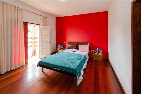 Casa à venda com 700m², 4 quartos e 3 vagasSuíte