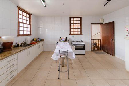 Casa à venda com 700m², 4 quartos e 3 vagasCozinha