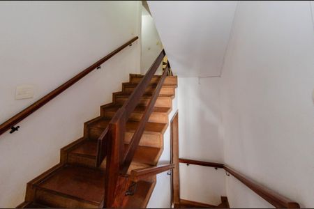 Casa à venda com 700m², 4 quartos e 3 vagasEscada
