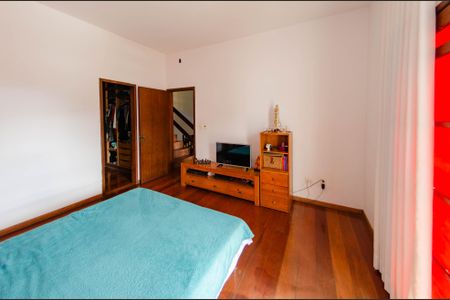 Casa à venda com 700m², 4 quartos e 3 vagasSuíte