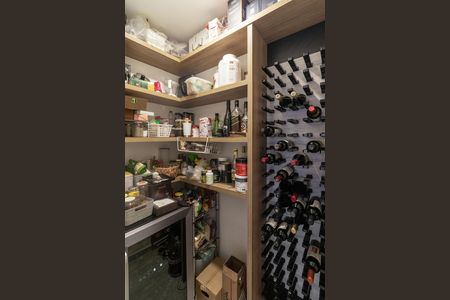 Apartamento para alugar com 106m², 3 quartos e 2 vagas Apartamento para alugar com 106m², 3 quartos e 2 vagasÁrea comum - Adega