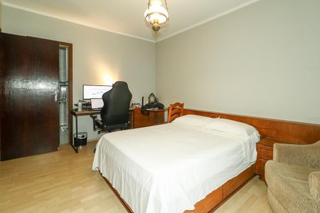 Casa à venda com 226m², 3 quartos e 2 vagasSuíte