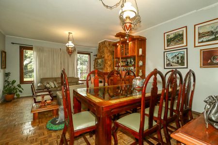 Casa à venda com 226m², 3 quartos e 2 vagasSala