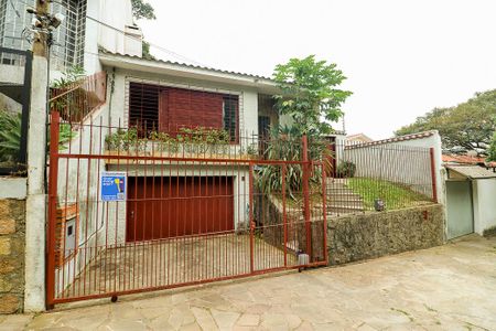 Casa à venda com 226m², 3 quartos e 2 vagasFachada