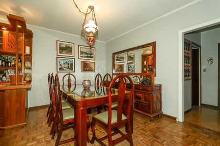 Casa à venda com 226m², 3 quartos e 2 vagasSala