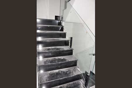 Casa à venda com 130m², 3 quartos e 2 vagasEscada Quartos