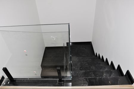 Casa à venda com 130m², 3 quartos e 2 vagasEscada Quartos