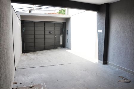 Casa à venda com 129m², 3 quartos e 2 vagas Casa à venda com 129m², 3 quartos e 2 vagasGaragem