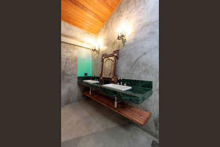 Casa de condomínio para alugar com 560m², 4 quartos e sem vagaBanheiro Quarto 2 suíte máster