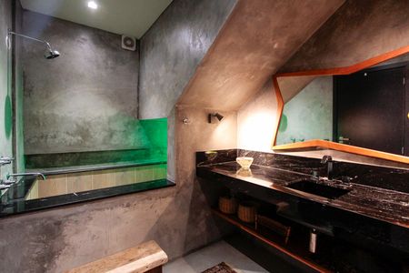 Casa de condomínio para alugar com 560m², 4 quartos e sem vagaBanheiro Quarto 1 suíte máster