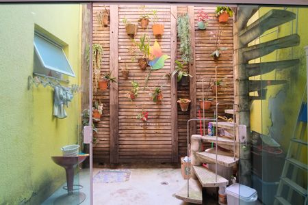 Casa à venda com 145m², 2 quartos e 2 vagasHall para escada da Área de Serviço