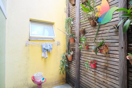 Casa à venda com 145m², 2 quartos e 2 vagasHall para escada da Área de Serviço