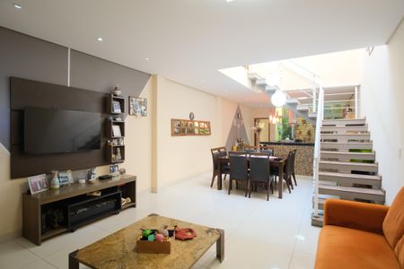 Casa à venda com 145m², 2 quartos e 2 vagasSala