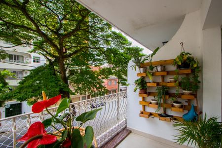 Apartamento à venda com 112m², 3 quartos e 1 vaga Apartamento à venda com 112m², 3 quartos e 1 vagaVaranda da sala