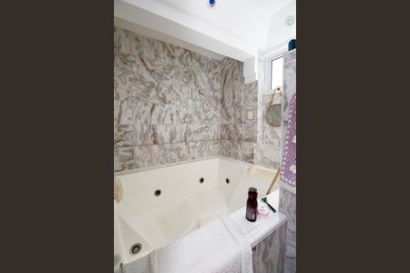 Apartamento à venda com 188m², 2 quartos e 1 vaga Apartamento à venda com 188m², 2 quartos e 1 vagaBanheiro da Suíte 2