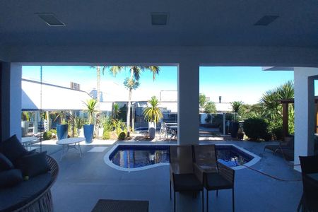 Casa de condomínio à venda com 410m², 3 quartos e 4 vagas Casa de condomínio à venda com 410m², 3 quartos e 4 vagasVista da Sala