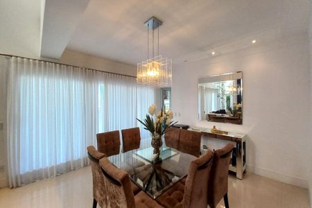 Casa de condomínio à venda com 410m², 3 quartos e 4 vagas Casa de condomínio à venda com 410m², 3 quartos e 4 vagasSala de Jantar
