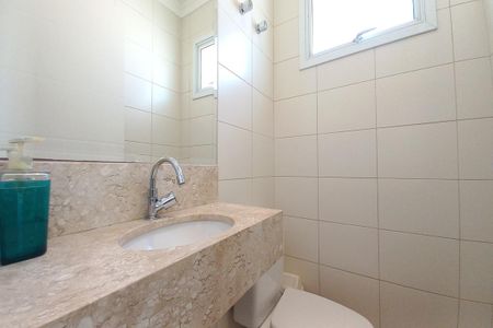 Casa de condomínio à venda com 410m², 3 quartos e 4 vagas Casa de condomínio à venda com 410m², 3 quartos e 4 vagasBanheiro de Serviço