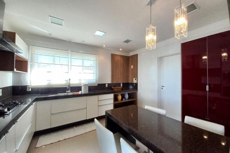 Casa de condomínio à venda com 410m², 3 quartos e 4 vagas Casa de condomínio à venda com 410m², 3 quartos e 4 vagasCozinha