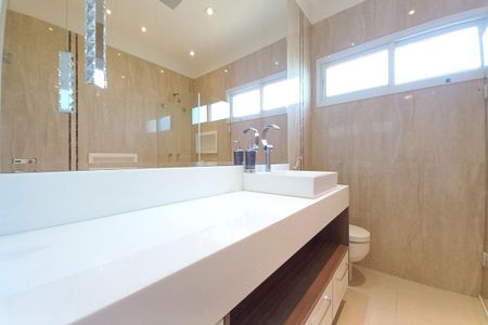 Casa de condomínio à venda com 410m², 3 quartos e 4 vagas Casa de condomínio à venda com 410m², 3 quartos e 4 vagasBanheiro da Suíte 3