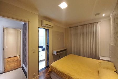 Casa de condomínio à venda com 410m², 3 quartos e 4 vagas Casa de condomínio à venda com 410m², 3 quartos e 4 vagasSuíte 1