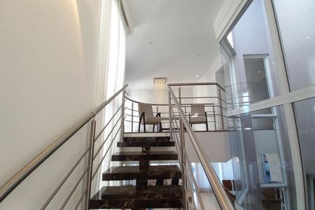 Casa de condomínio à venda com 410m², 3 quartos e 4 vagas Casa de condomínio à venda com 410m², 3 quartos e 4 vagasEscada