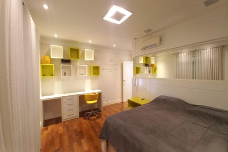 Casa de condomínio à venda com 410m², 3 quartos e 4 vagas Casa de condomínio à venda com 410m², 3 quartos e 4 vagasSuíte 3