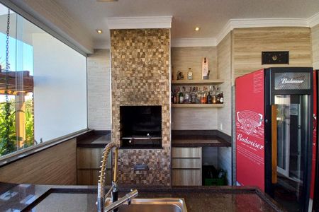 Casa de condomínio à venda com 410m², 3 quartos e 4 vagas Casa de condomínio à venda com 410m², 3 quartos e 4 vagasÁrea comum - Churrasqueira