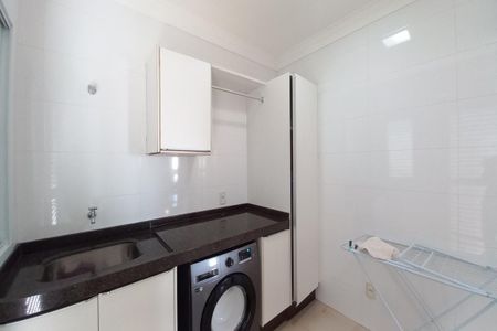 Casa de condomínio à venda com 410m², 3 quartos e 4 vagas Casa de condomínio à venda com 410m², 3 quartos e 4 vagasÁrea de Serviço