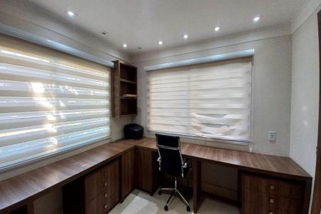 Casa de condomínio à venda com 410m², 3 quartos e 4 vagas Casa de condomínio à venda com 410m², 3 quartos e 4 vagasEscritório