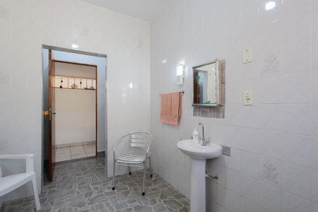 Casa à venda com 212m², 4 quartos e 13 vagasCasa 1 - Banheiro