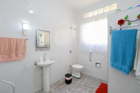 Casa à venda com 212m², 4 quartos e 13 vagasCasa 1 - Banheiro