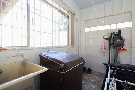 Casa à venda com 212m², 4 quartos e 13 vagasCasa 1 - Área de serviço