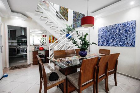 Casa à venda com 240m², 3 quartos e 4 vagasSala