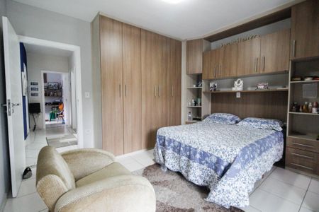 Casa à venda com 240m², 3 quartos e 4 vagasSuíte 1