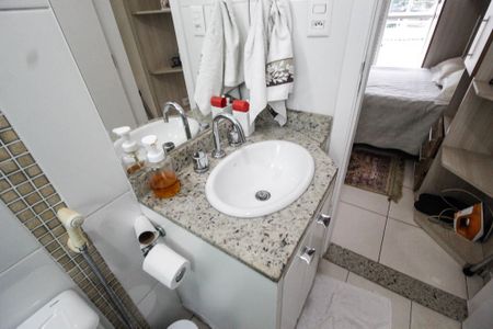 Casa à venda com 240m², 3 quartos e 4 vagasBanheiro da Suíte 2