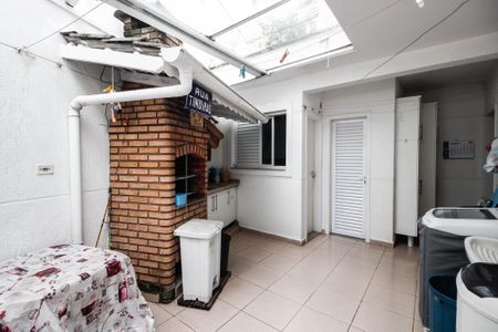 Casa à venda com 240m², 3 quartos e 4 vagasÁrea de serviço