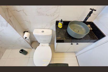 Apartamento à venda com 74m², 3 quartos e 2 vagas Apartamento à venda com 74m², 3 quartos e 2 vagasBanheiro