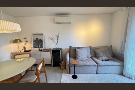 Apartamento à venda com 74m², 3 quartos e 2 vagas Apartamento à venda com 74m², 3 quartos e 2 vagasSala