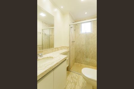 Apartamento à venda com 226m², 3 quartos e 4 vagasBanheiro da Suíte 2